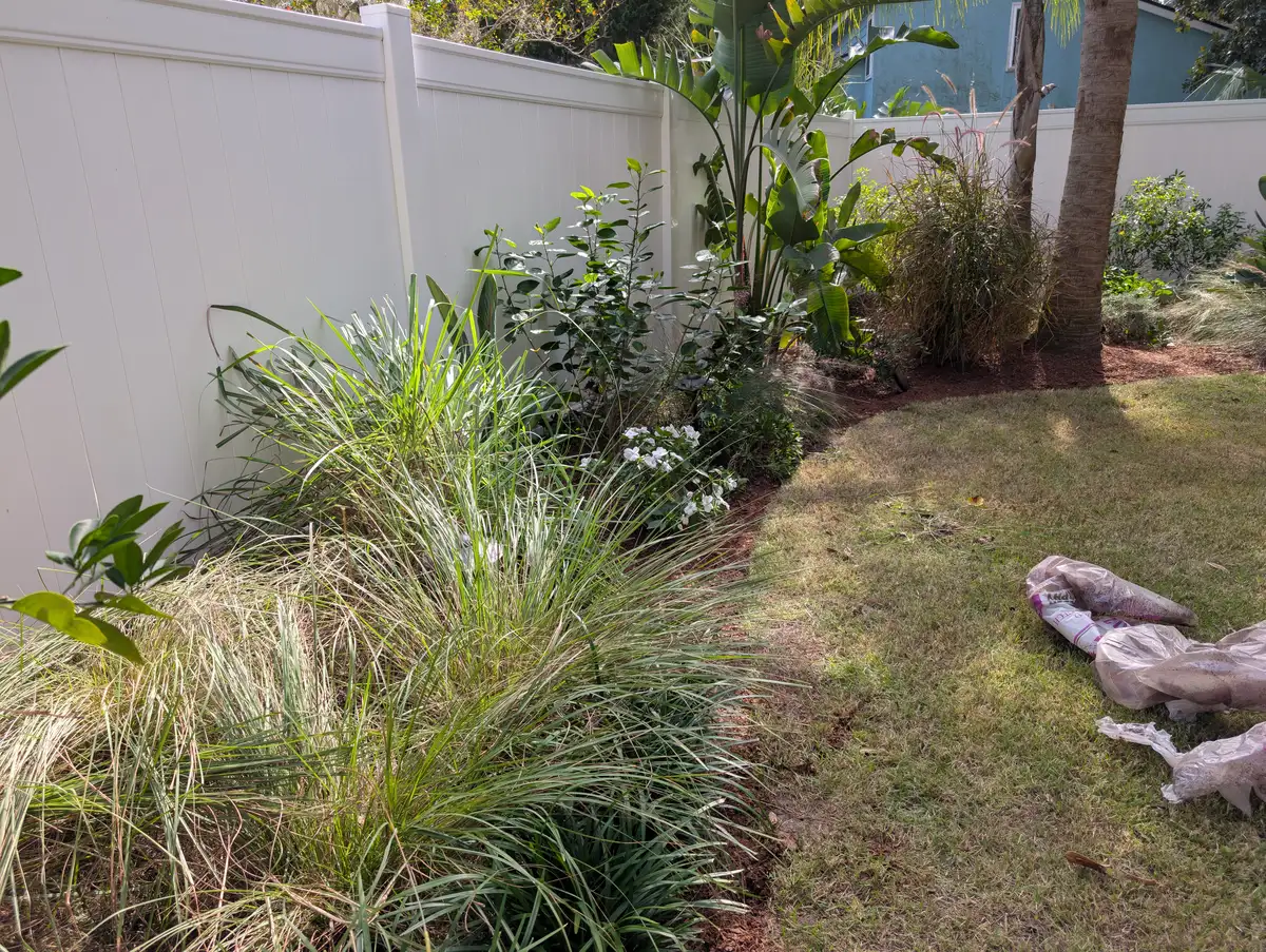 Recirculating stream feature with natural boulders
